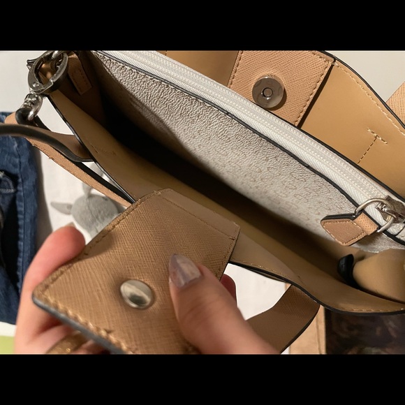 GUESS White and Tan Logo Print Crossbody Purse - Picture 8 of 16